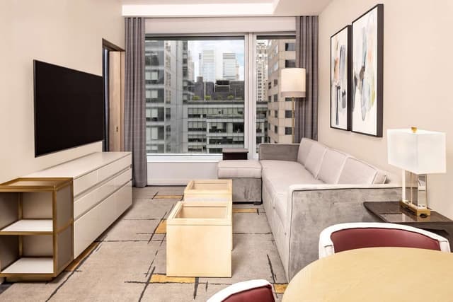 1 BEDROOM 1 KING PREMIER SUITE W/ SOFABED