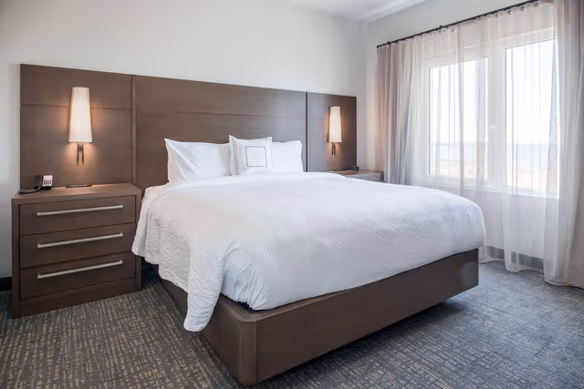 2 Bedroom Suite, Bedroom 1: 1 King, Bedroom 2: 1 Queen