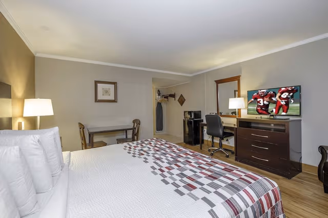 Superior Room, 1 King Bed (Smoke Free)