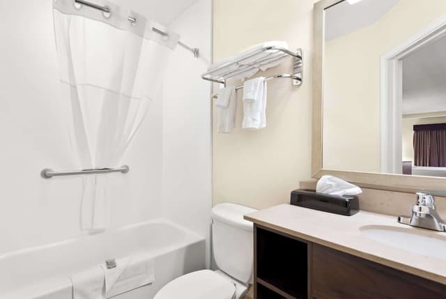 Suite, Multiple Beds, Non Smoking, Kitchen (Living Room)