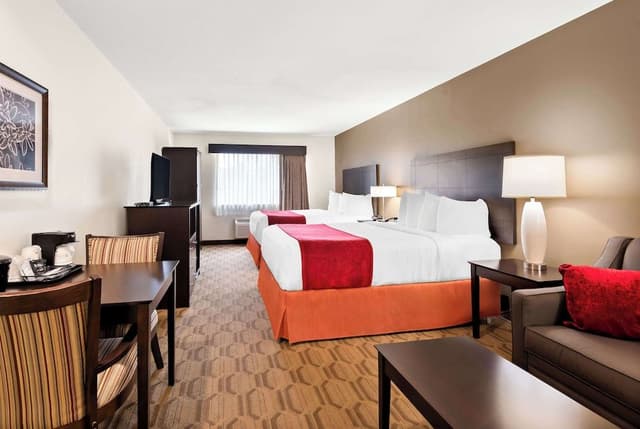 Suite, Multiple Beds, Non Smoking, Kitchen (Living Room)