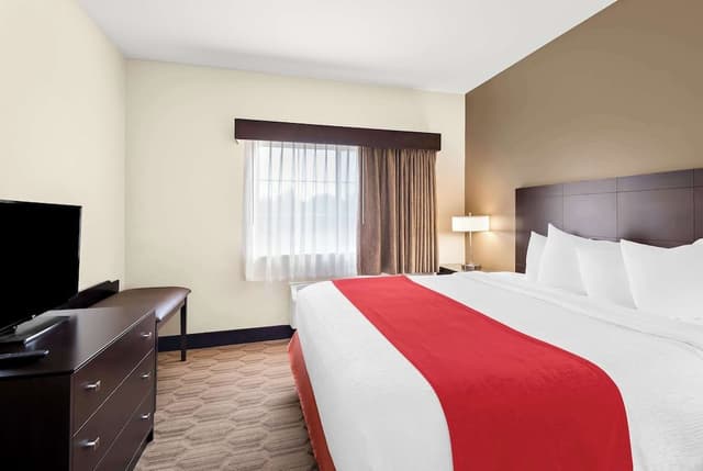 Suite, Multiple Beds, Non Smoking, Kitchen (Living Room)