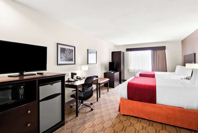 Suite, Multiple Beds, Non Smoking, Kitchen (Living Room)