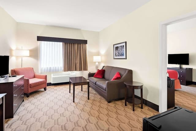 Suite, Multiple Beds, Non Smoking, Kitchen (Living Room)
