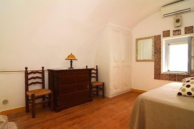 Cottage (accessible by climbing 80 steps)
