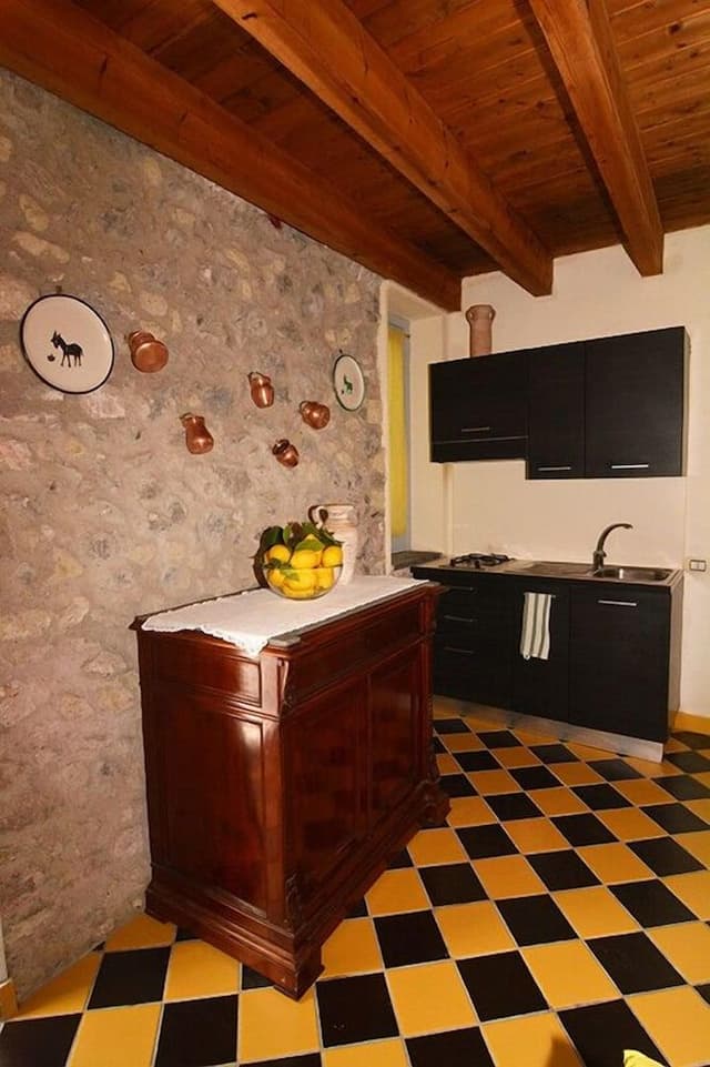 Cottage (accessible by climbing 80 steps)