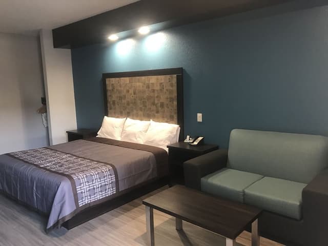 Deluxe Single Room, 1 King Bed, Accessible, Non Smoking