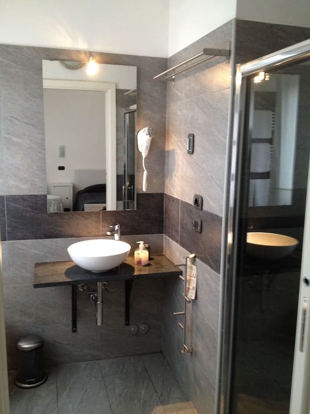 Queen Room with Private Bathroom