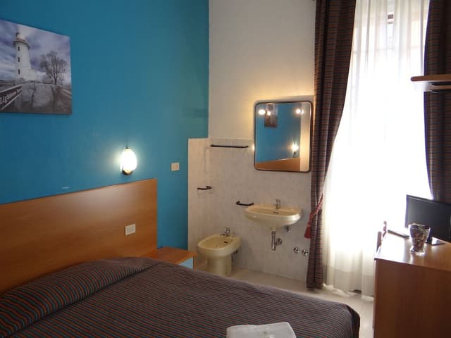 Basic Single Room, Shared Bathroom (Single bed)