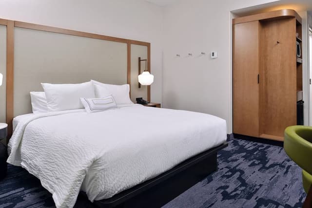 Room, 1 King Bed (Mobility/Hearing Access, Roll-In Shwr)
