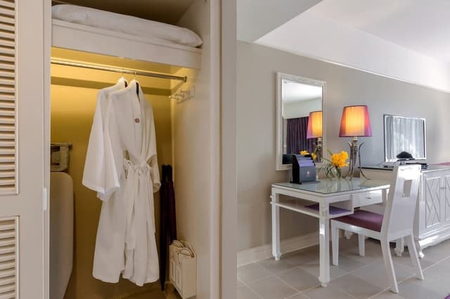 Laguna King Room