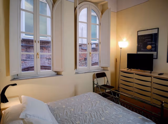 Romantic Apartment, Annex Building (via Buia 32 1st Floor)