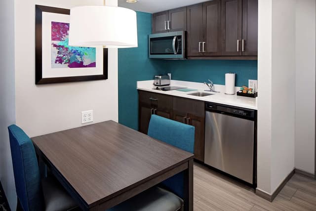 2 QUEEN SUITE HEARING ACCESSIBLE