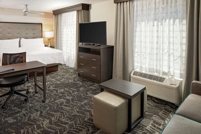 1 KING BED STUDIO SUITE