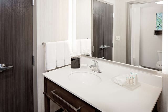 1 KING BED STUDIO SUITE