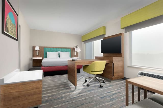 1 KING MICROWV/FRIDGE/WET BAR STUDIO SUITE