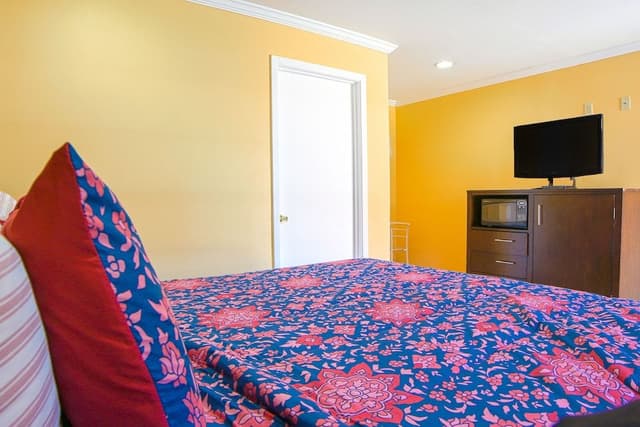 Room, 1 King Bed, Non Smoking