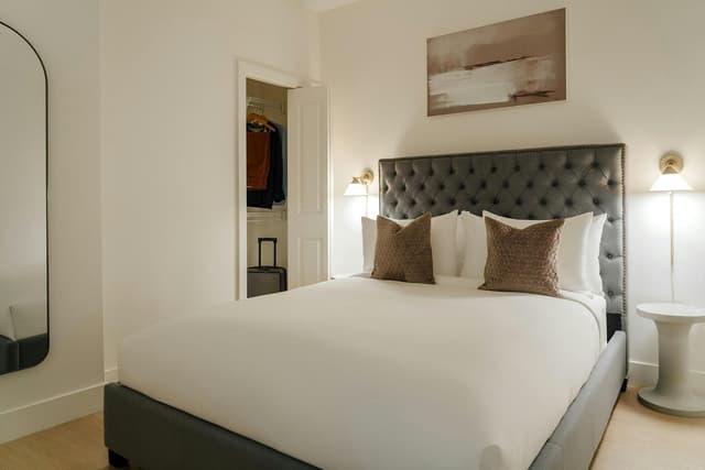 2 Bedroom Apartment, Bedroom 1: 1 Queen, Bedroom 2: 1 Queen, Sofa bed