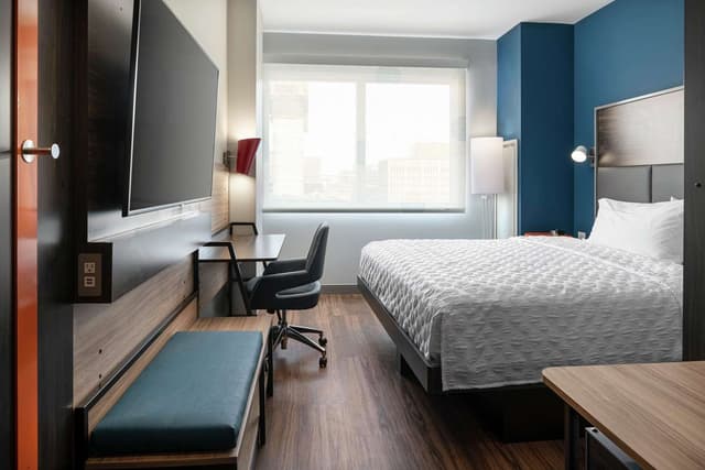 1 KING BED