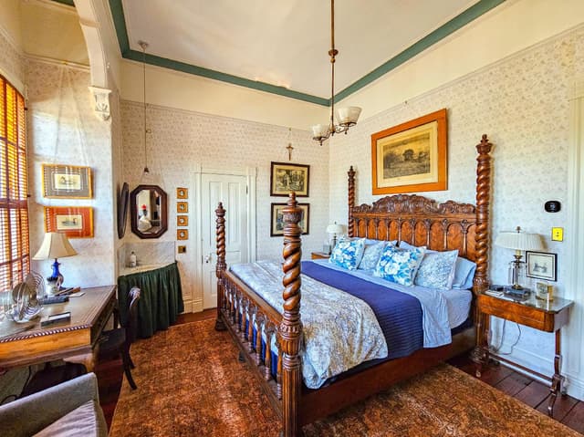 Club King Bed