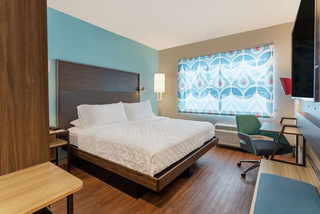 1 KING BED