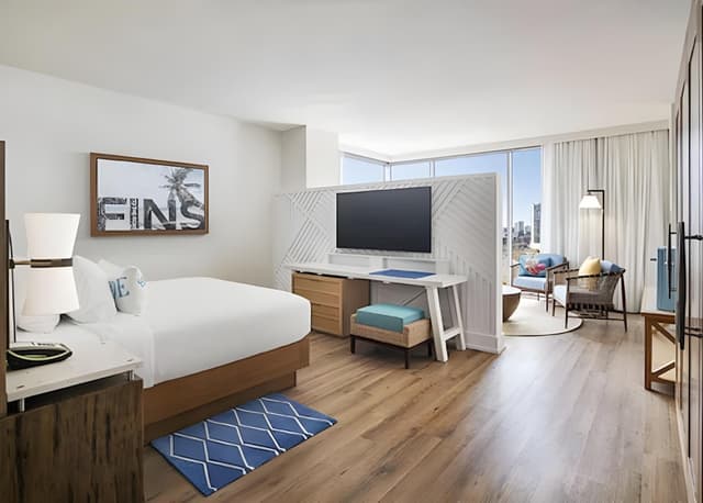 King Bed Suite with City View(SofaBed)