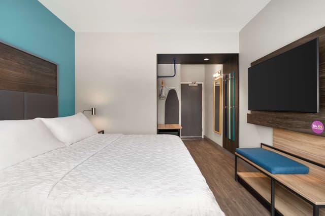 1 KING BED