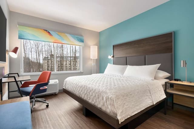 1 KING BED