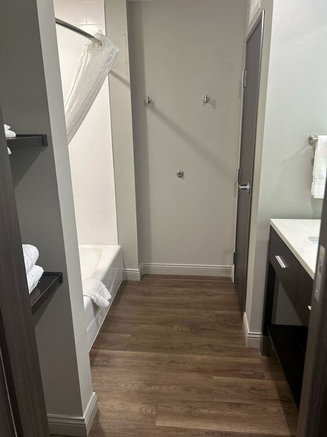 Suite, 1 King Bed, Non Smoking (Kitchenette)
