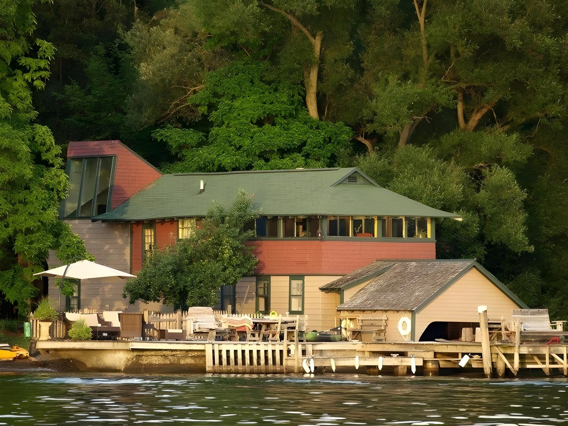 อิทากา โบต เฮาส์ (Ithaca Boat House)3