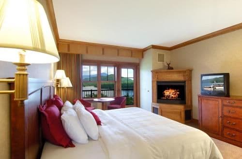 Deluxe King Room with Lake View