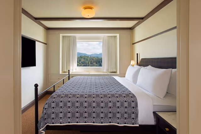 Deluxe Room, 1 King Bed with Sofa bed, Lake View