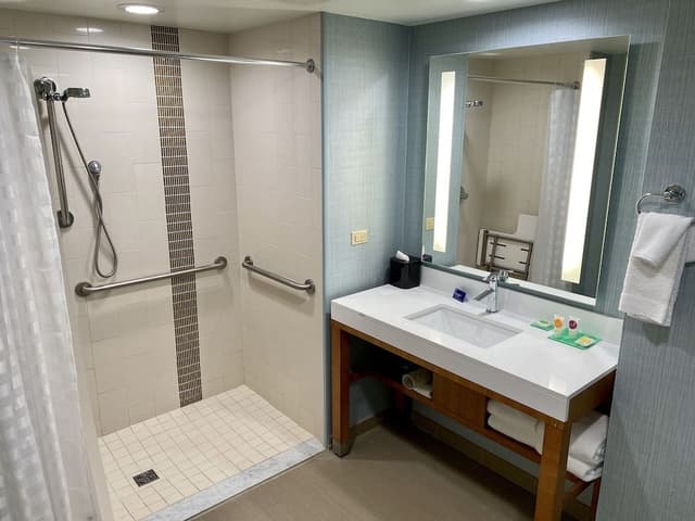 Room, Accessible, Partial Ocean View (2 Queen Beds, Roll-in Shower)