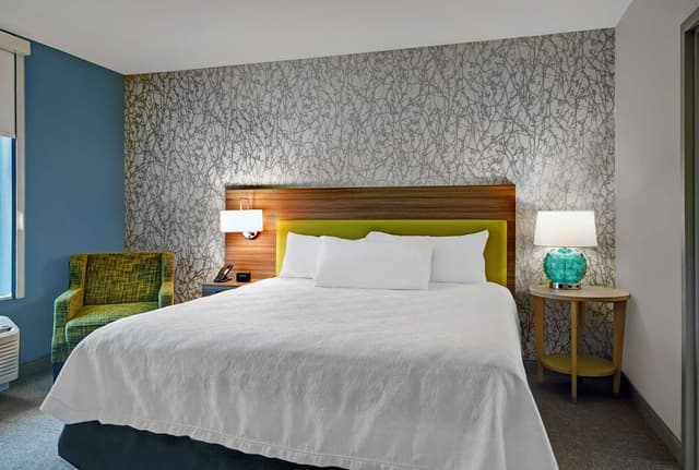 1 KING BED STUDIO SUITE NONSMOKING