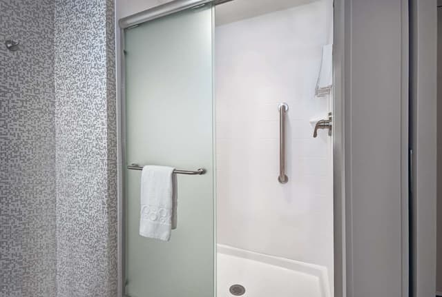 1 KING BED STUDIO SUITE NONSMOKING