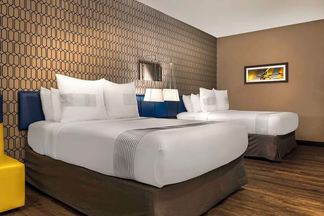 Standard Room, 2 Queen Beds, Accessible, Bathtub