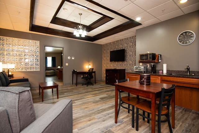Suite-1 King Bed, Non-Smoking, Sofabed, Jetted Tub, Kitchenette, Microwave, Full Breakfast