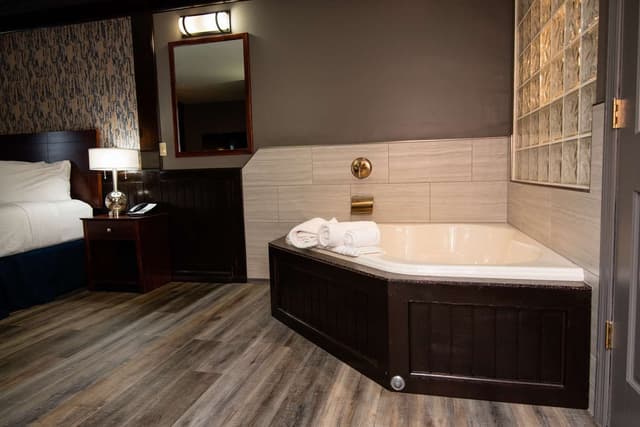 Suite-1 King Bed, Non-Smoking, Sofabed, Jetted Tub, Kitchenette, Microwave, Full Breakfast