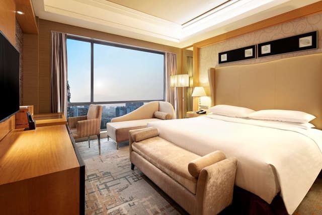 KING ONE BEDROOM DELUXE SUITE