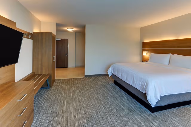 Standard Room, 1 King Bed