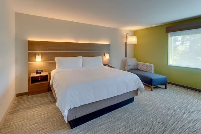 Standard Room, 1 King Bed