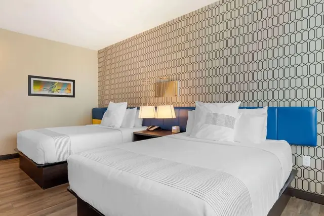 Standard Room, 2 Queen Beds, Accessible, Bathtub