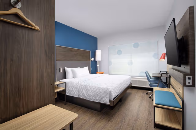 1 KING BED