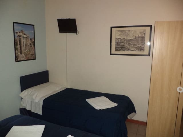 Triple Room (External Private Bathroom)