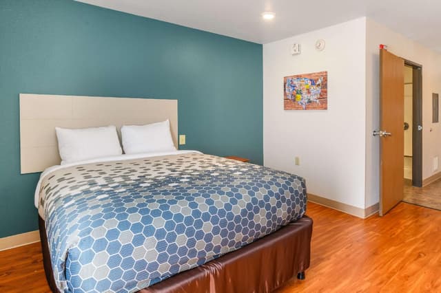 1 Queen Bed, Nonsmoking