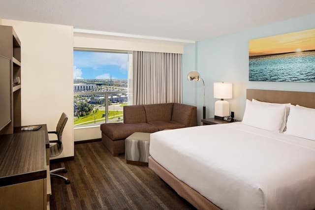 Room, 1 King Bed (Den)