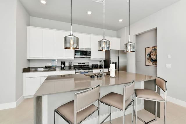 Luxury Condo, 4 Bedrooms, Pool Access