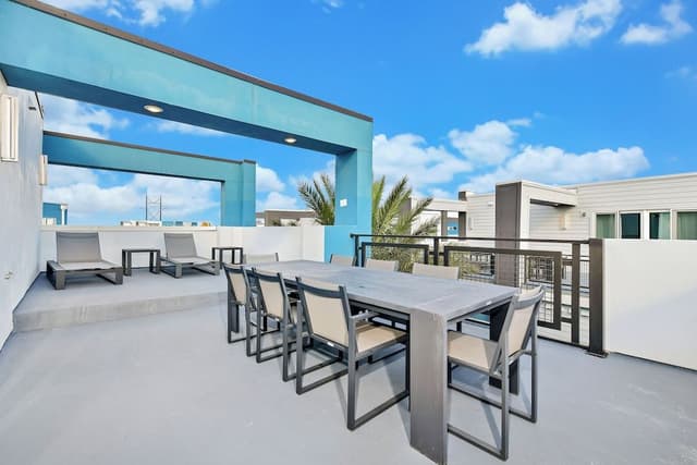 Luxury Condo, 5 Bedrooms, Pool Access (Two Story Deluxe)
