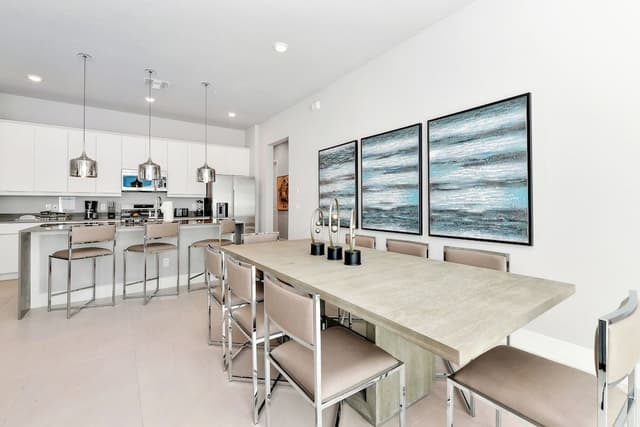 Luxury Condo, 4 Bedrooms, Pool Access