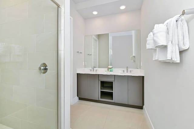 Luxury Condo, 3 Bedrooms, Patio
